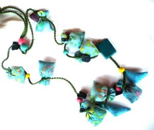 Collar saquitos