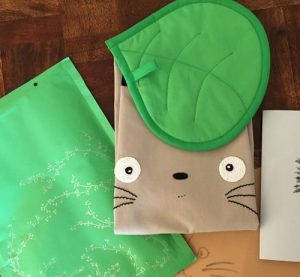 delantal totoro y manopla hoja