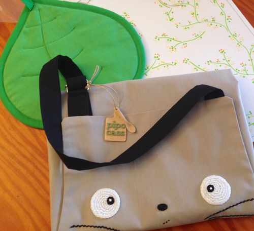 delantales totoro reversible y manopla hoja
