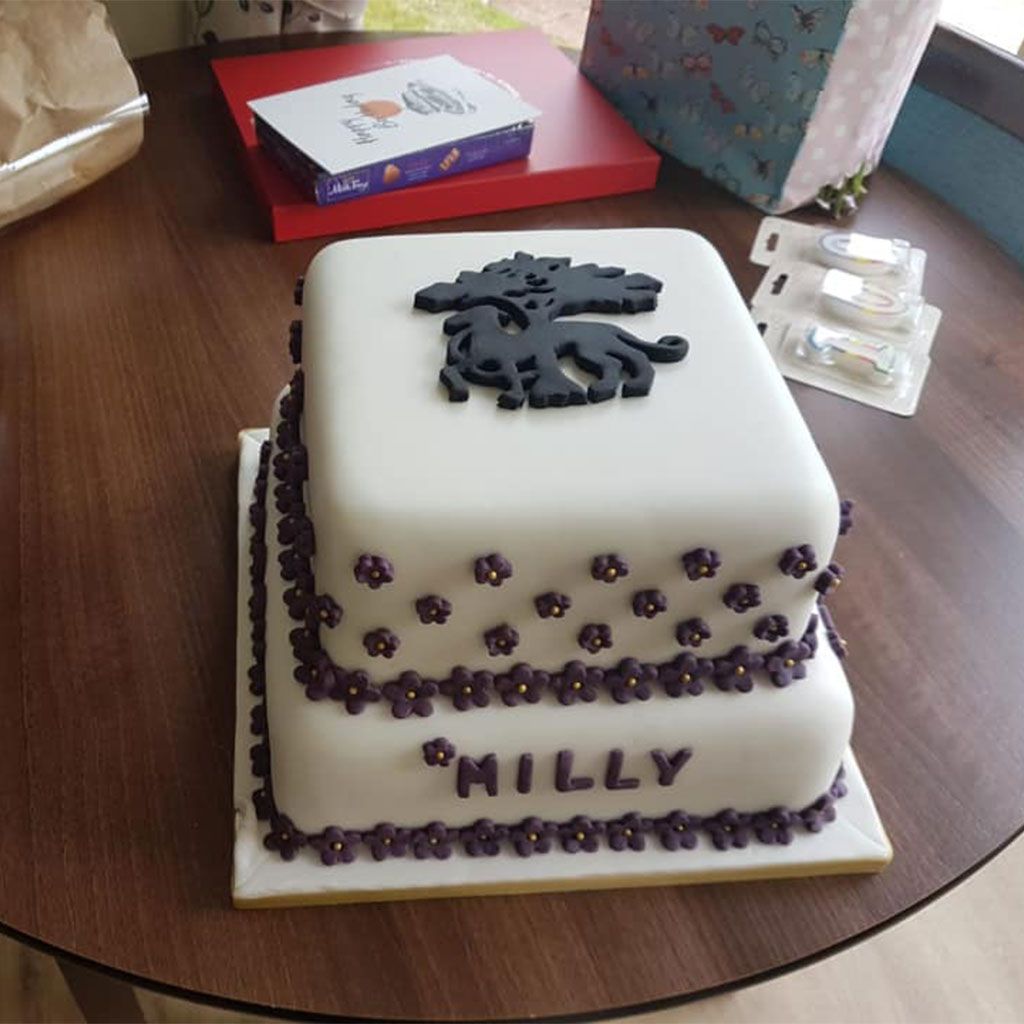 Pastel del cumpleaños 100 de MIlly