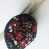 orejeras en lana negra con bordado de flores