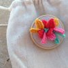 broche miniatura multicolor