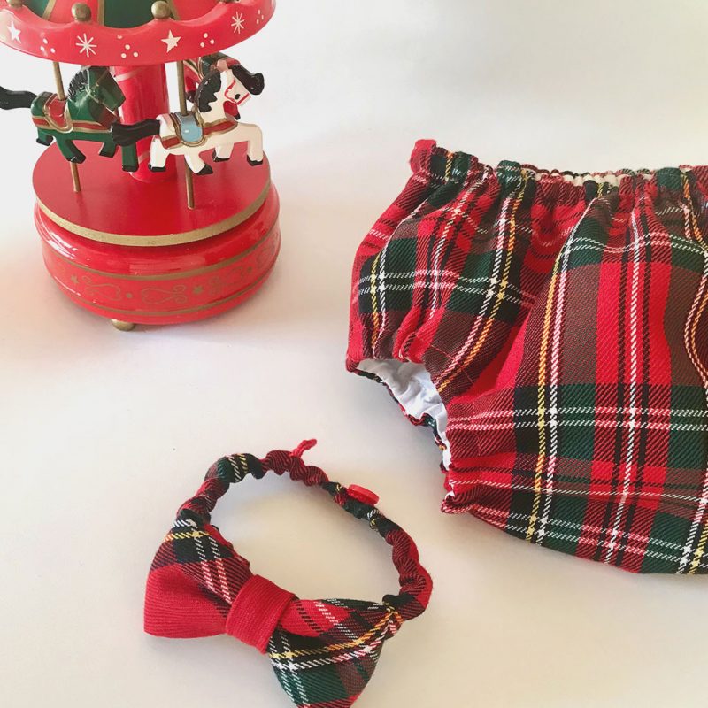 conjunto de bebe en cuadros escoceses