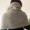 cuello acordonado detalle de la espalda