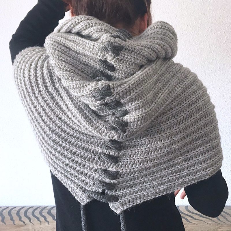 cuello capucha espalda
