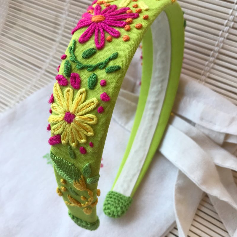 diadema bordada a mano