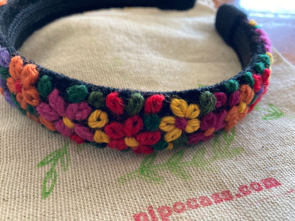 diadema lana bordada