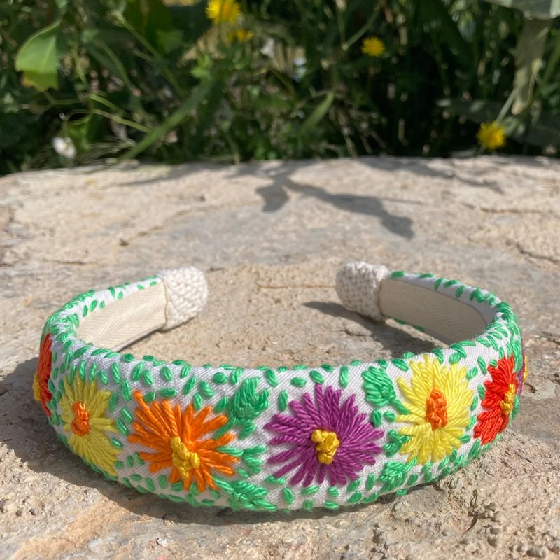 diadema con bordado multicolor