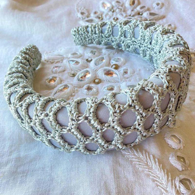 diadema en red plata acolchada