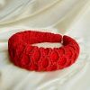 diadema roja acolchada tejida en red