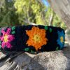 diadema granny square en negro y flores