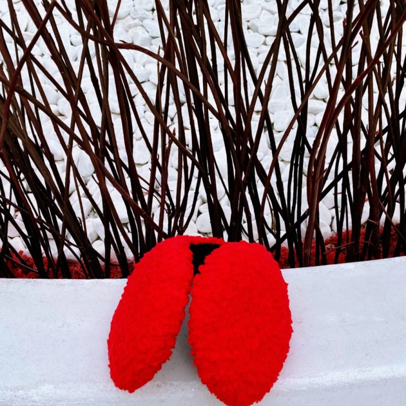 orejeras aterciopeladas en rojo