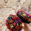 orejeras de diadema a crochet en lana y bordadas a mano