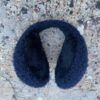 orejeras a crochet azul oscuro en lana alpaca