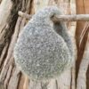 orejeras a crochet en alpaca boucle color gris claro