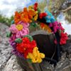 diadema con flores verticales multicolor estilo frida