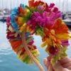 tocado de flores en rafia multicolor
